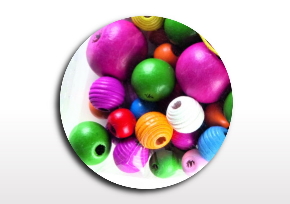 Dažādu materiālu krāsainas pērles